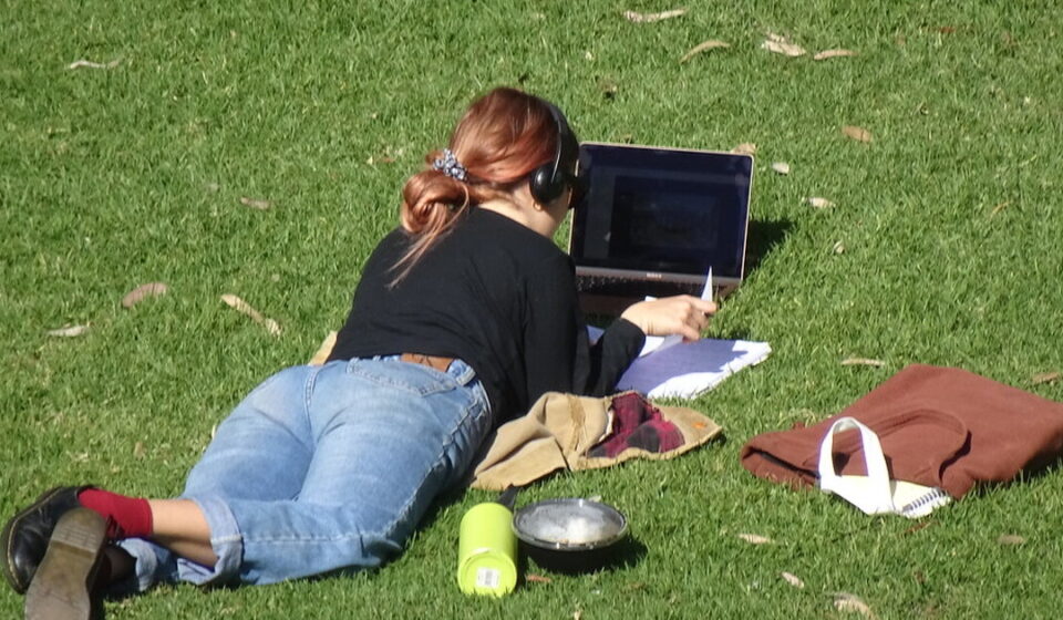 How to Summarize YouTube Videos with AI for Study Notes featured image